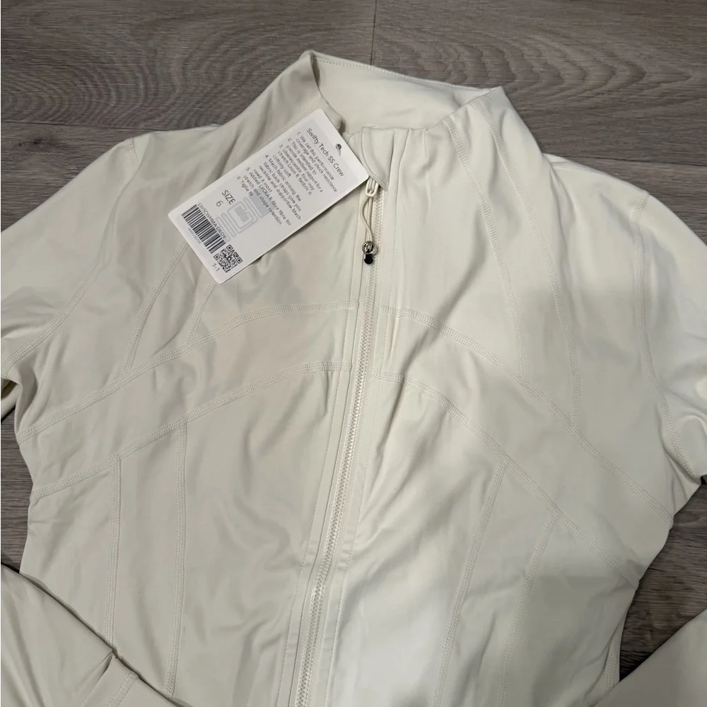 lululemon athletica Women's Cream Utility Jacket - Picture 2 of 4